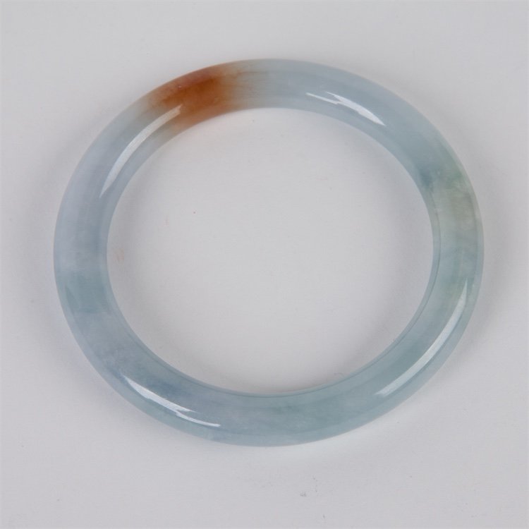 Hand bracelet from jade stone. — image 1