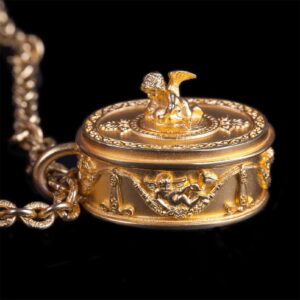 Karl Lagerfeld gilt pendant - pill box with chain — image 2