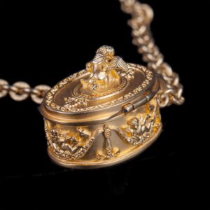 Karl Lagerfeld gilt pendant - pill box with chain — image 3
