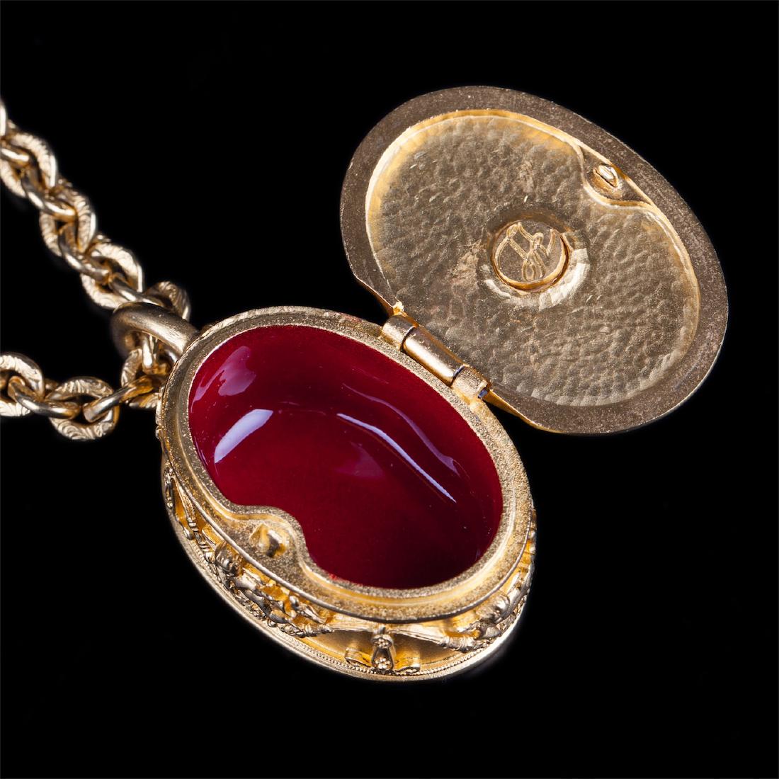 Karl Lagerfeld gilt pendant - pill box with chain — image 4
