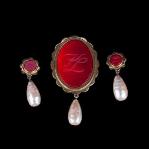 Carl Lagerfeld set of brooch,earclips with artificial — image 1