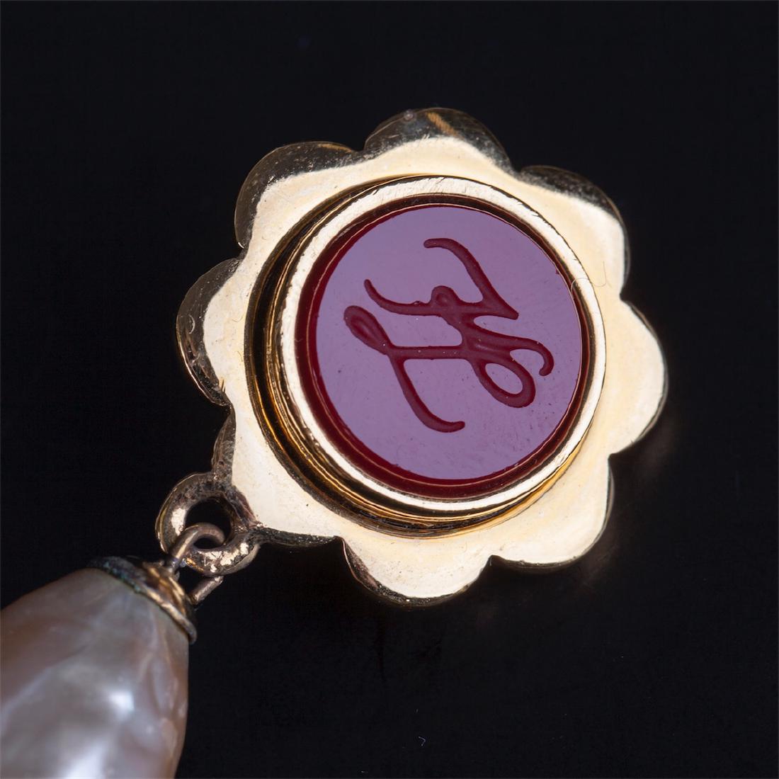Carl Lagerfeld set of brooch,earclips with artificial — image 2