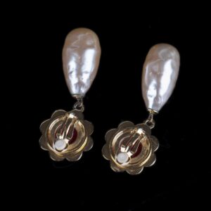 Carl Lagerfeld set of brooch,earclips with artificial — image 3