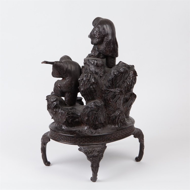 Asian bronze figure. — image 4