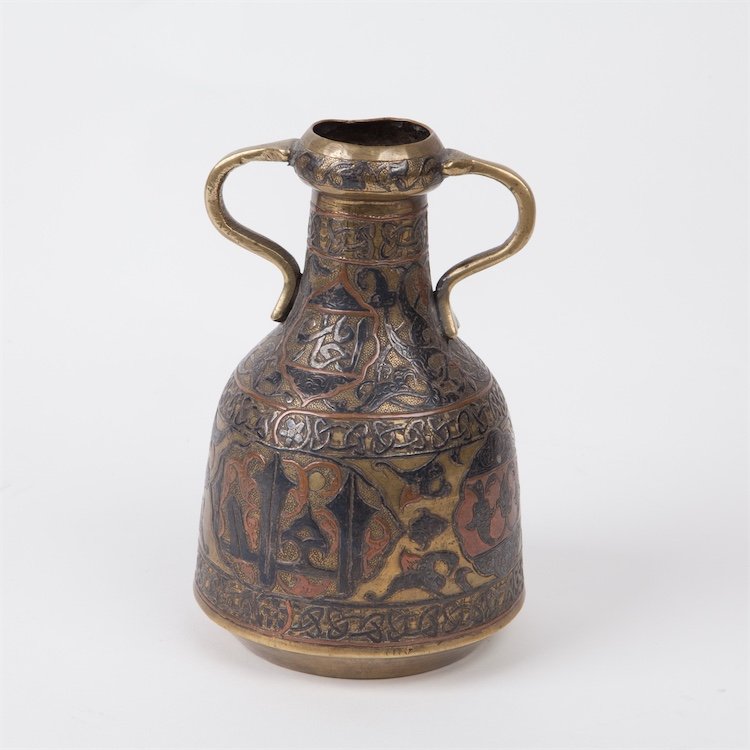 Arabic style vase. — image 1