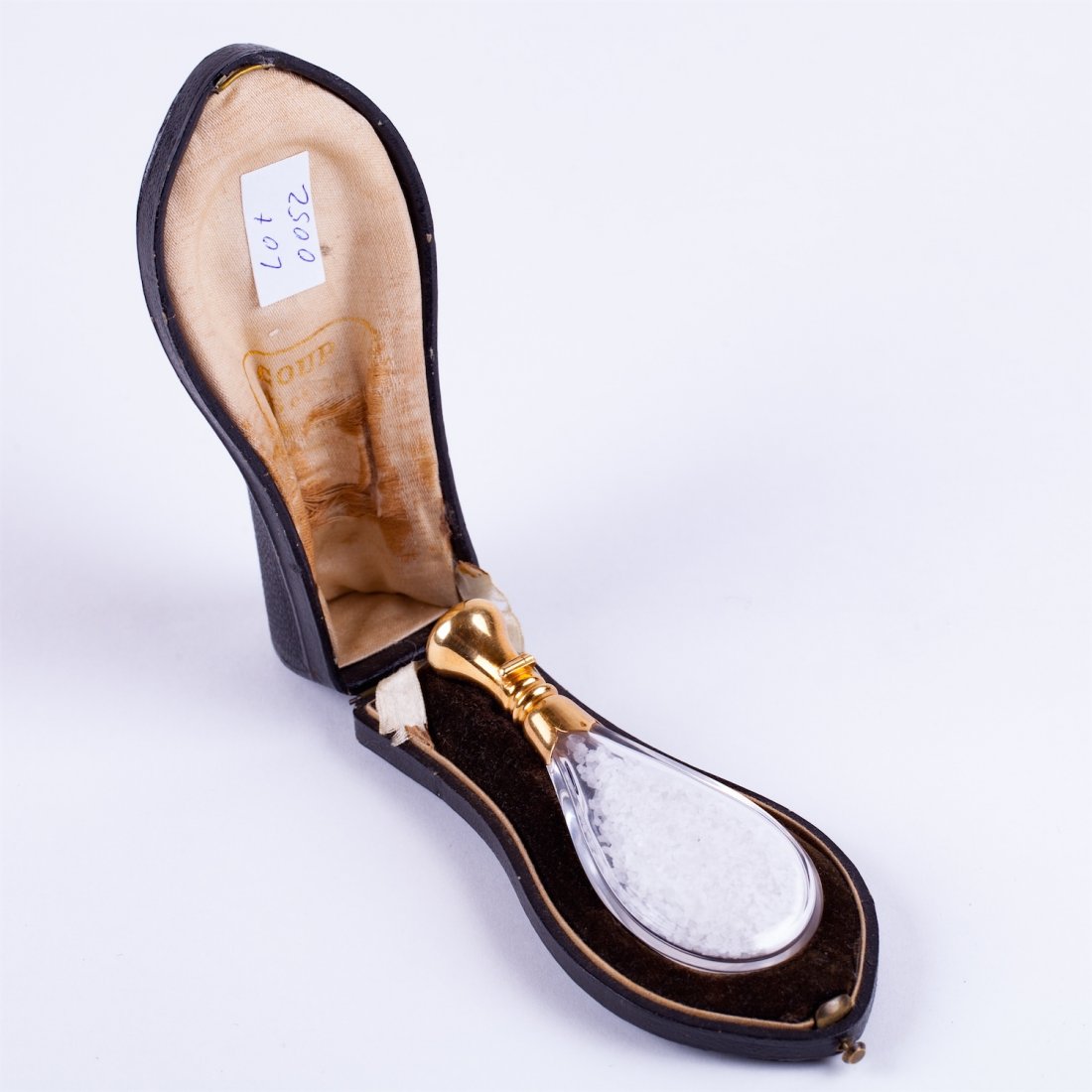 French perfume bottle with gold. — image 2