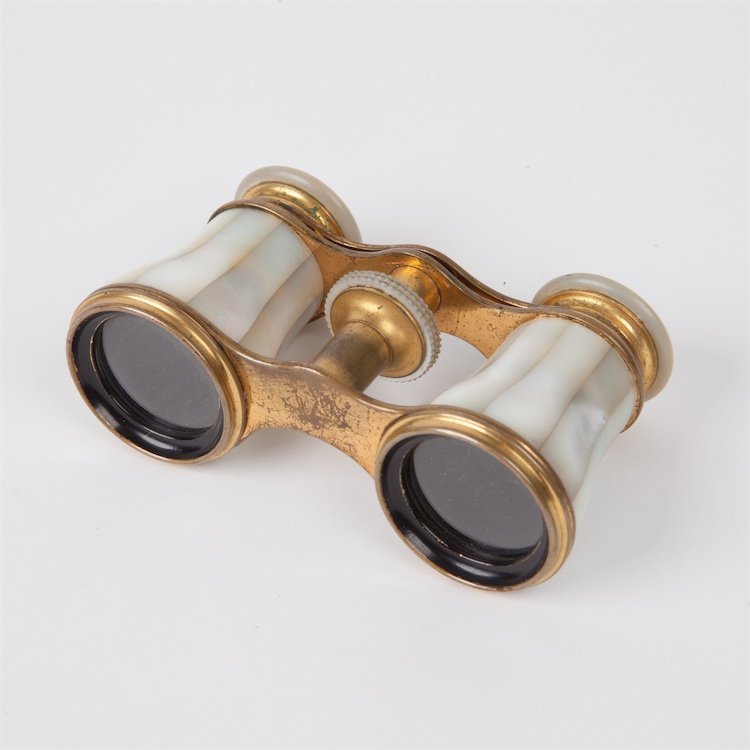 Opera glasses, mother of pearl. — image 2
