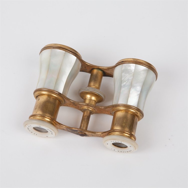 Opera glasses, mother of pearl. — image 3
