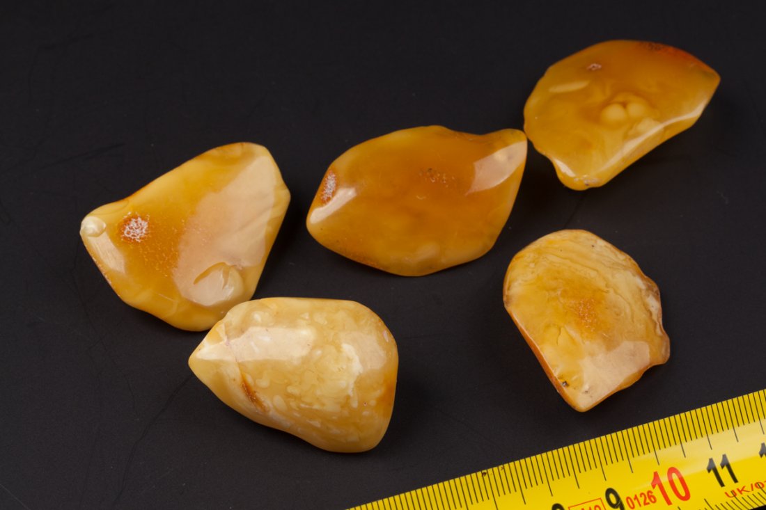 Set of antique amber brooches. — image 2