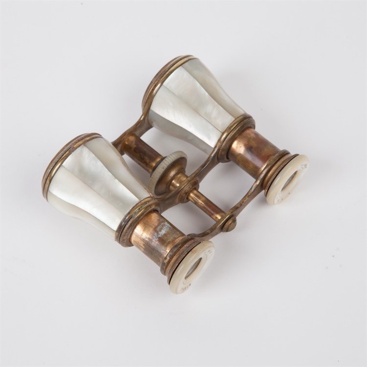 Opera glasses, mother of pearl. — image 2