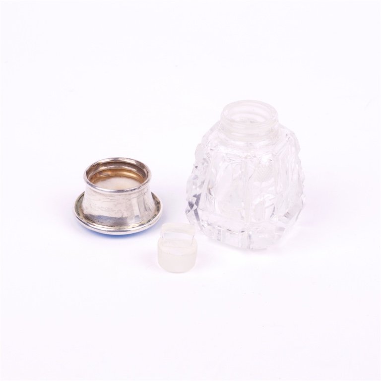 Snuff bottle with glass, silver and enamel. — image 3