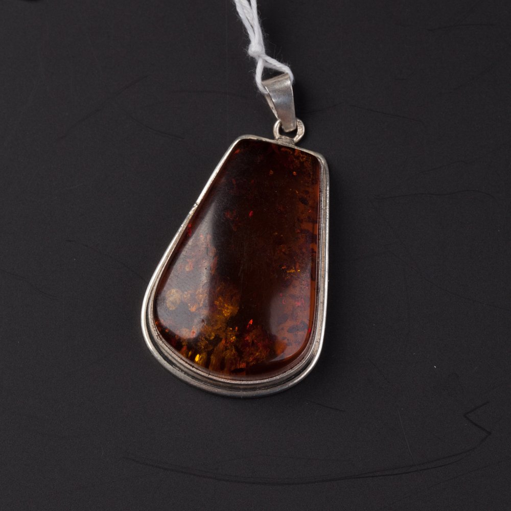 Amber pendant. — image 3