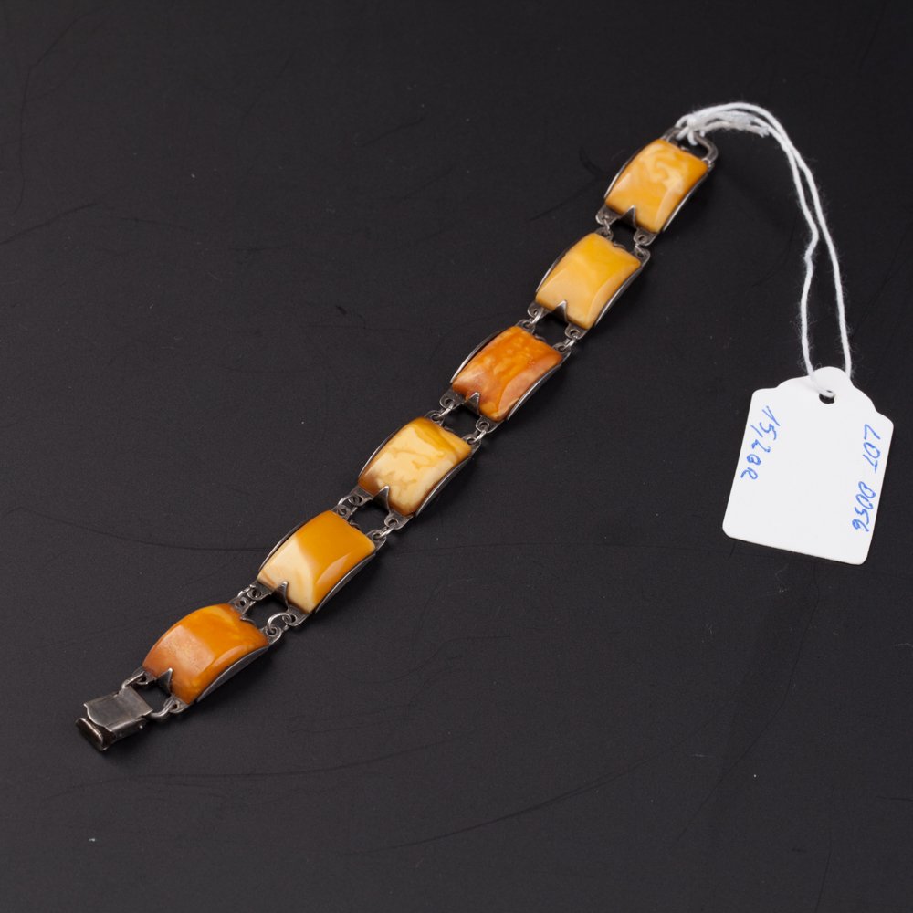Antique amber hand bracelet. — image 1