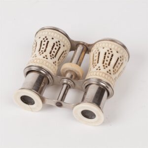 Opera glasses with bone. — image 3