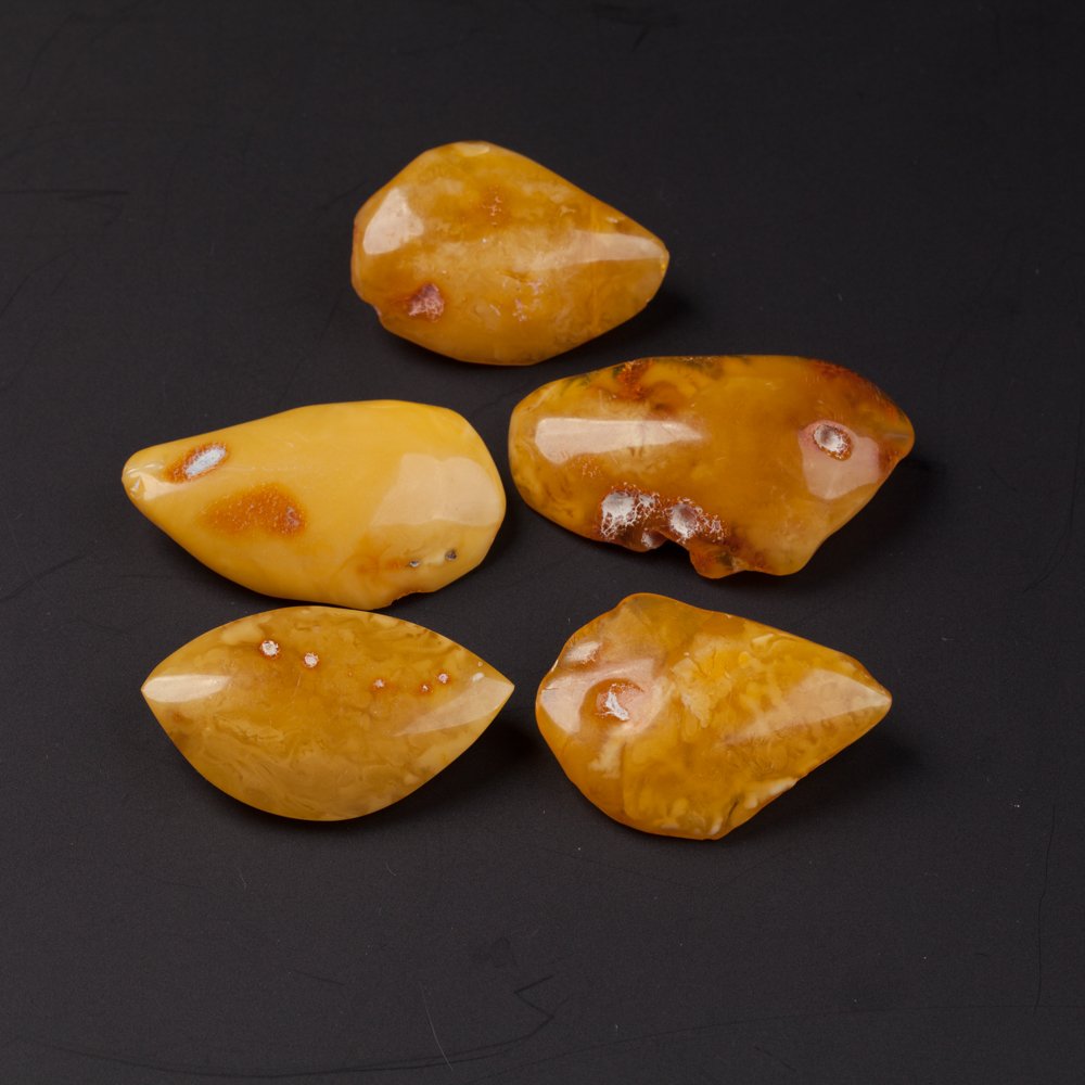 Set of antique amber brooches. — image 1