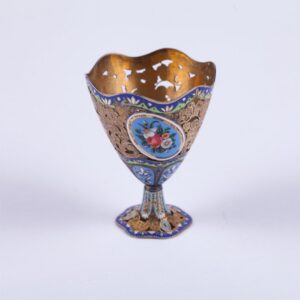Silver stand for egg. — image 1