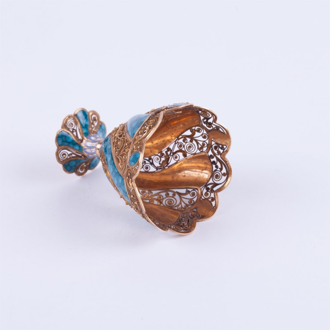 18K gold stand for egg with enamel. — image 3