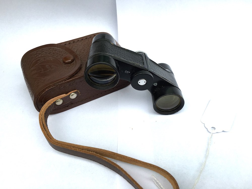 Opera glasses. — image 1
