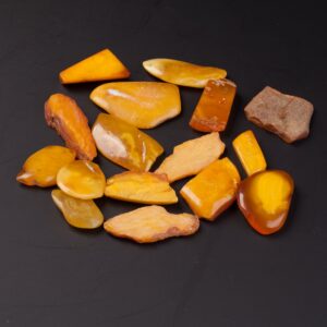 Set of antique amber stones. — image 1