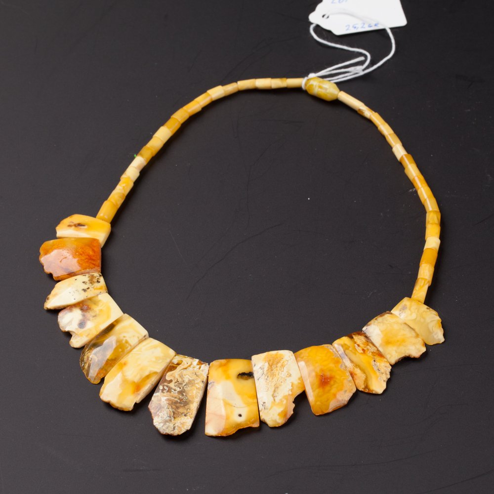 Antique amber necklace. — image 1