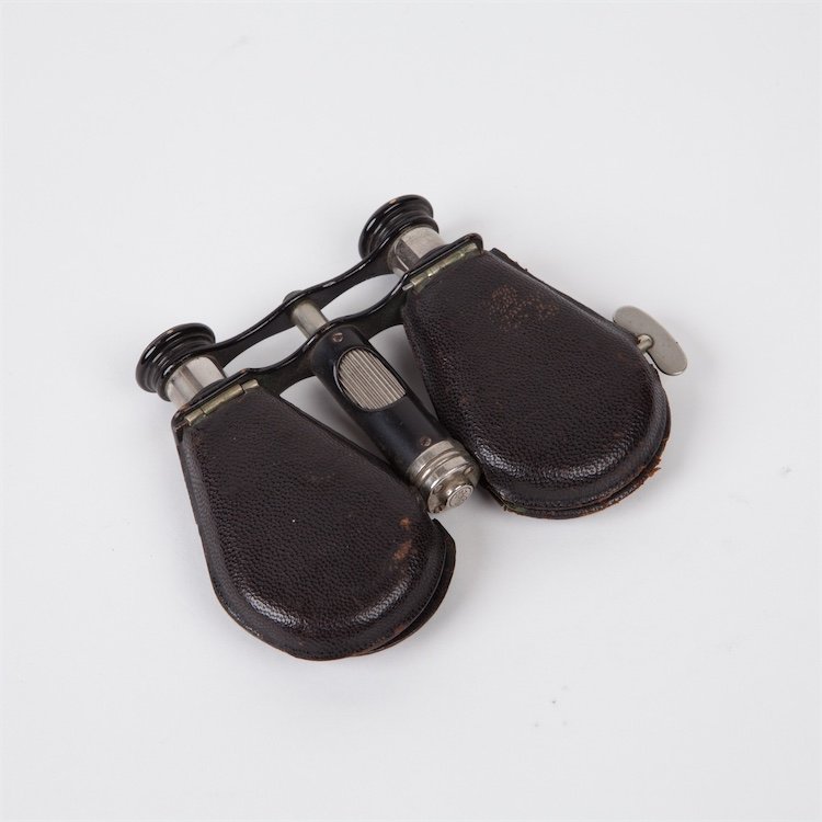 Opera glasses. 19th century. — image 1