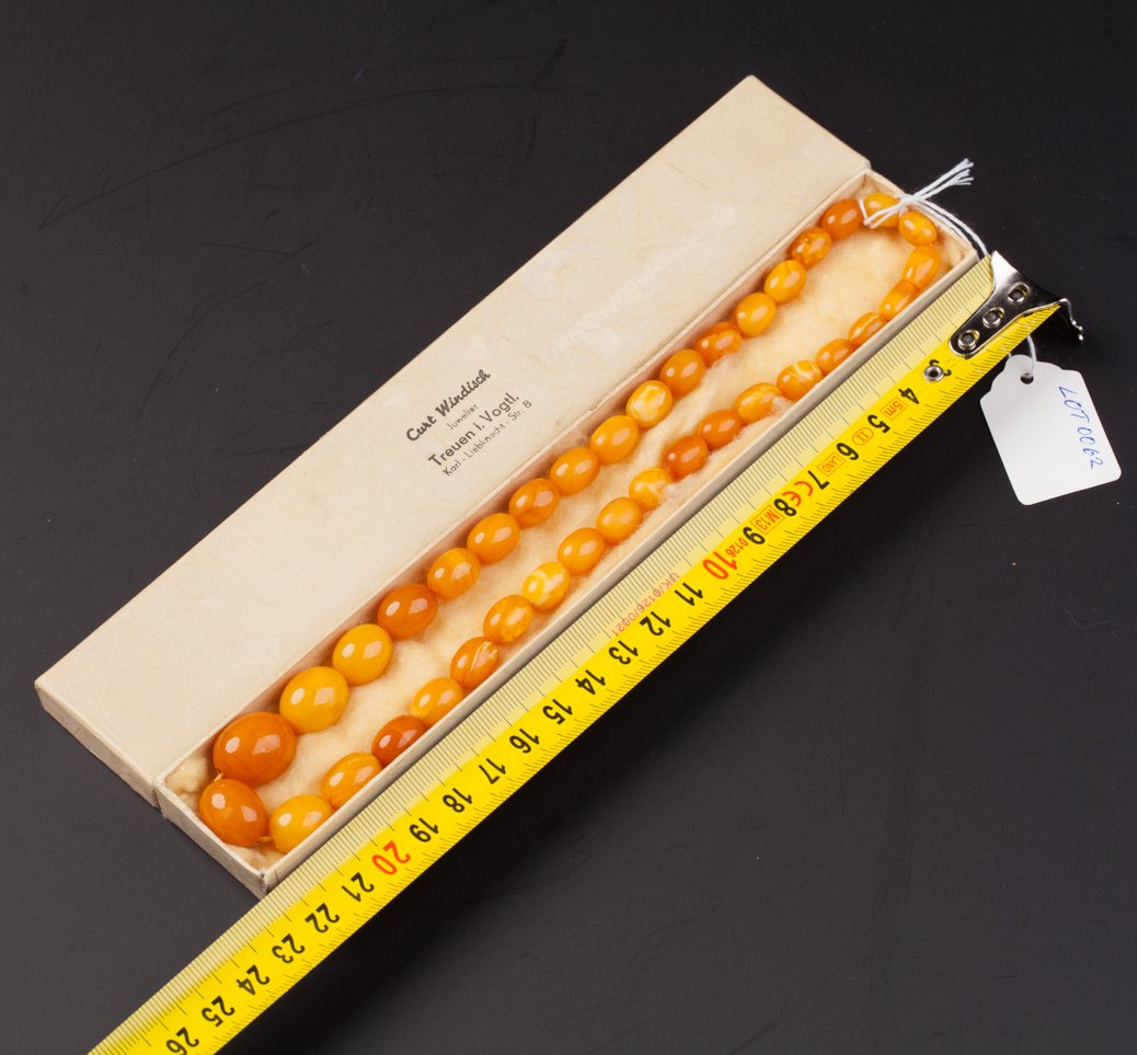 Antique amber necklace. — image 2