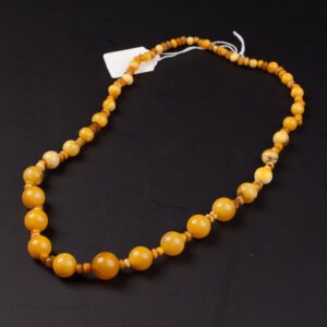 Antique amber necklace. — image 1