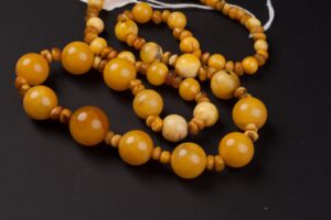 Antique amber necklace. — image 3