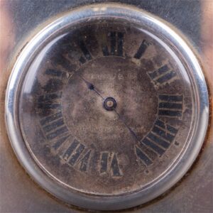 "Kendall and Co" silver desk clock with cat shape — image 3