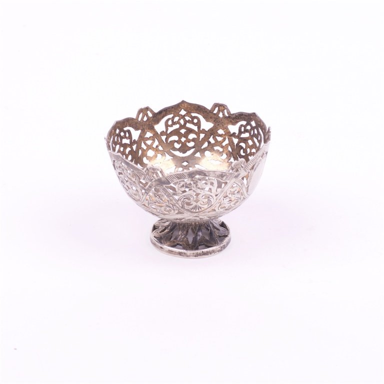 Silver stand for egg. — image 1