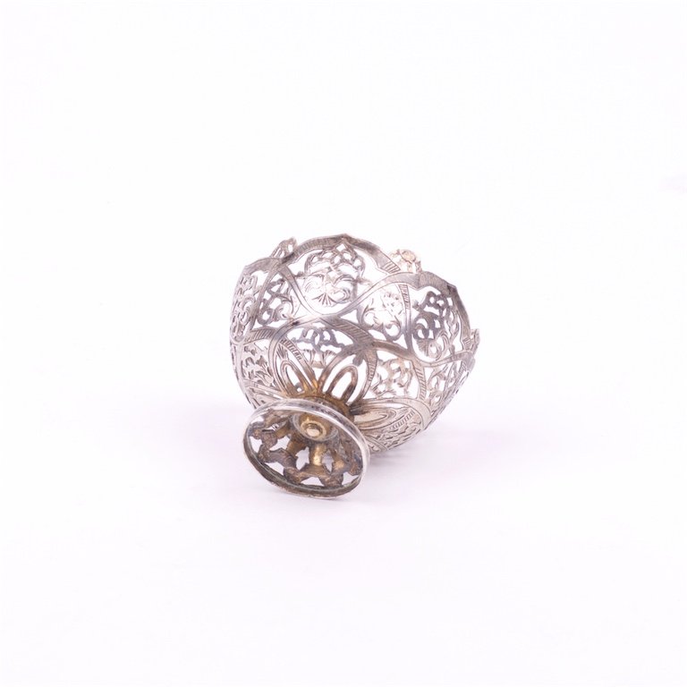 Silver stand for egg. — image 4