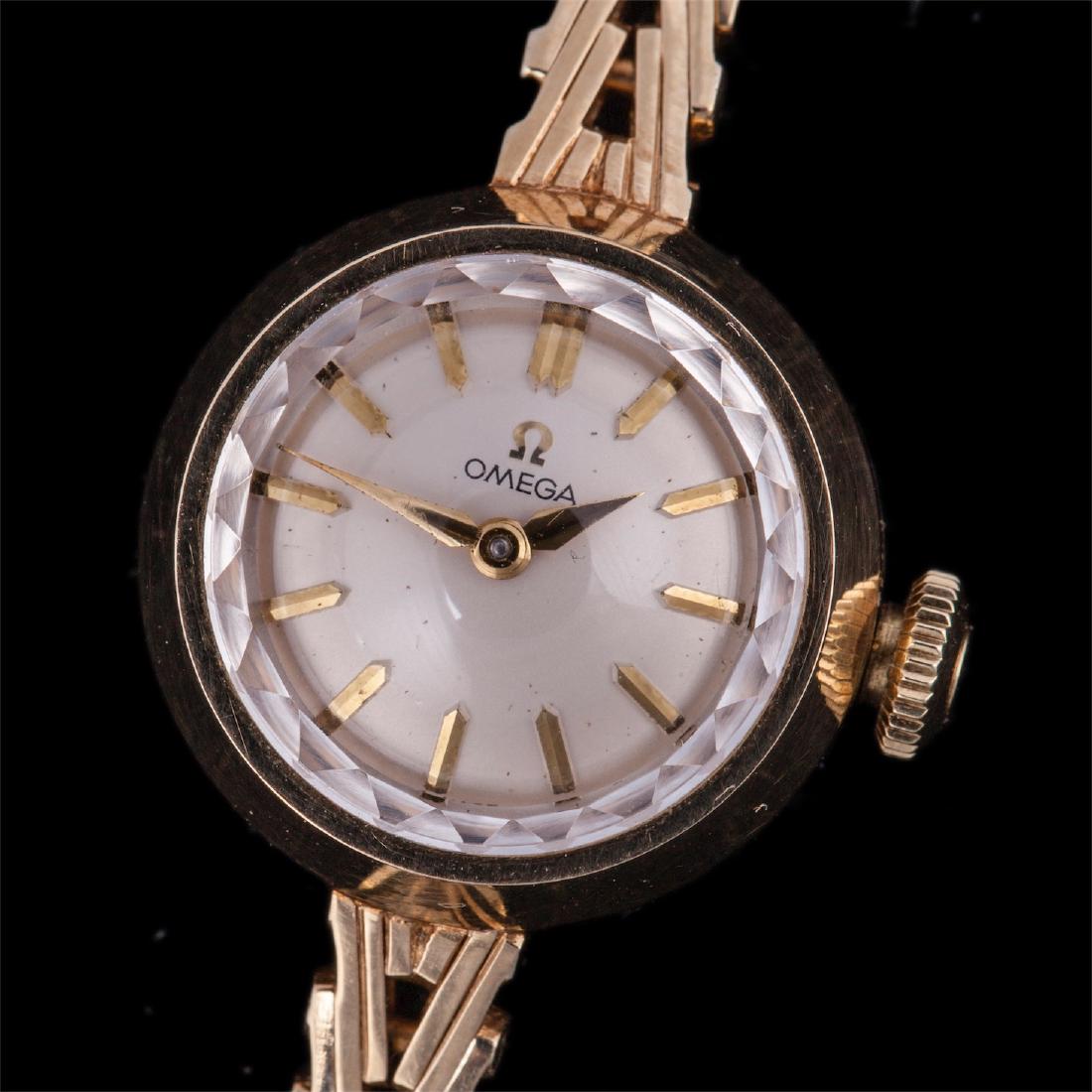 Beautiful small Omega gold woman wrist watch in a box — image 3