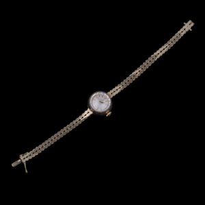Beautiful small Omega gold woman wrist watch in a box — image 4