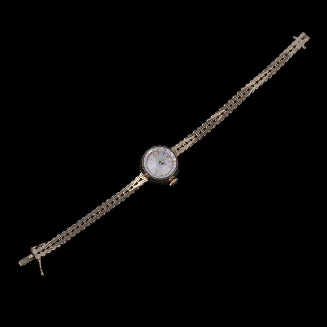Beautiful small Omega gold woman wrist watch in a box — image 4