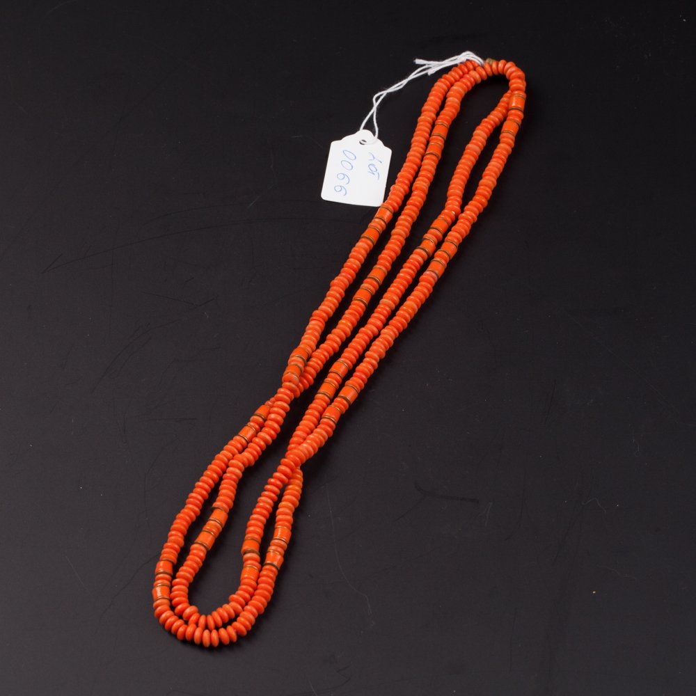 Coral necklace. — image 1