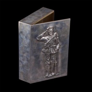 Russian cigar box with a Russian WWI heroe — image 1