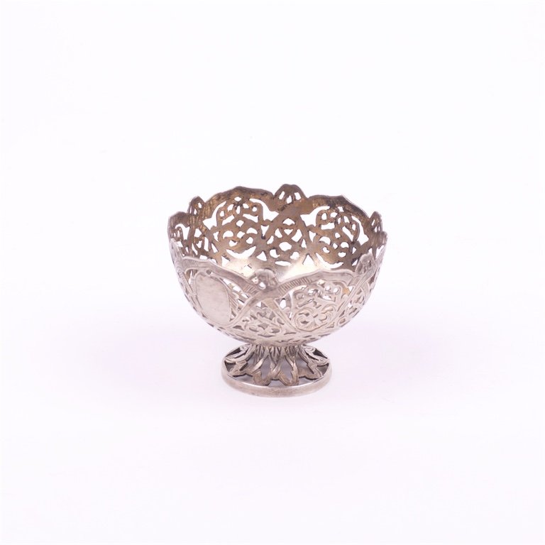 Silver stand for egg. — image 1