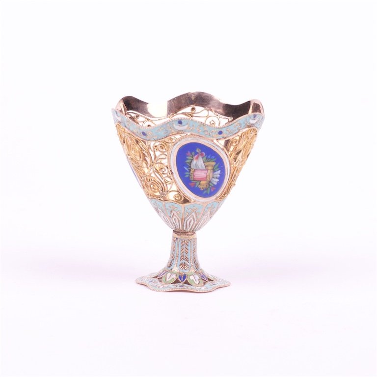 Gold stand for egg with enamel. — image 1