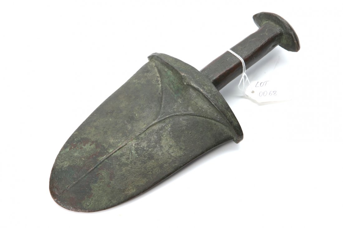 Undefined antique dagger. — image 1