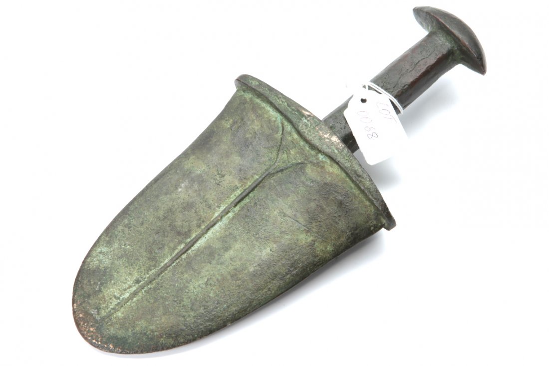 Undefined antique dagger. — image 2