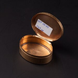 Gold snuff box. — image 2