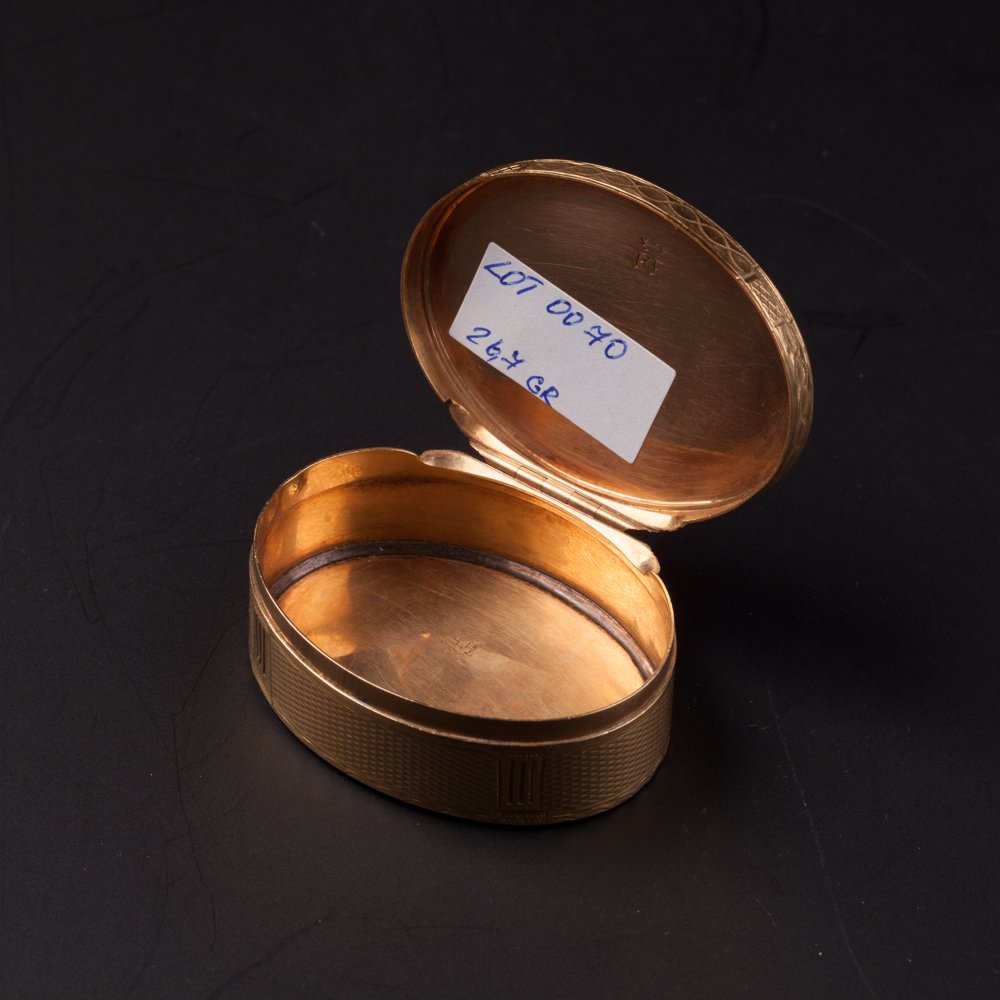 Gold snuff box. — image 2