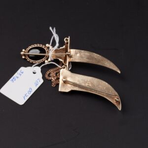 Gold brooch in shape of kinjal. — image 3