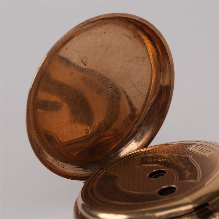 Gold pocket watch with keys. — image 3