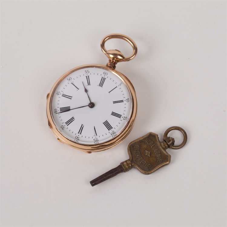 Gold pocket watch with keys. — image 1