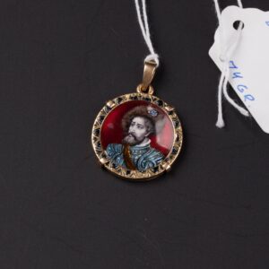 Gold pendant. — image 1