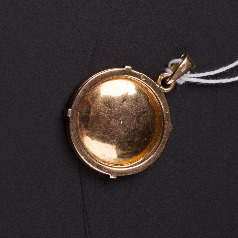 Gold pendant. — image 2
