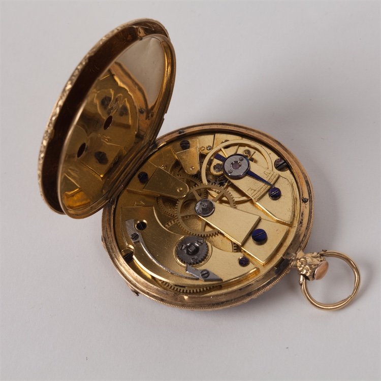 Gold pocket watch with keys. — image 4