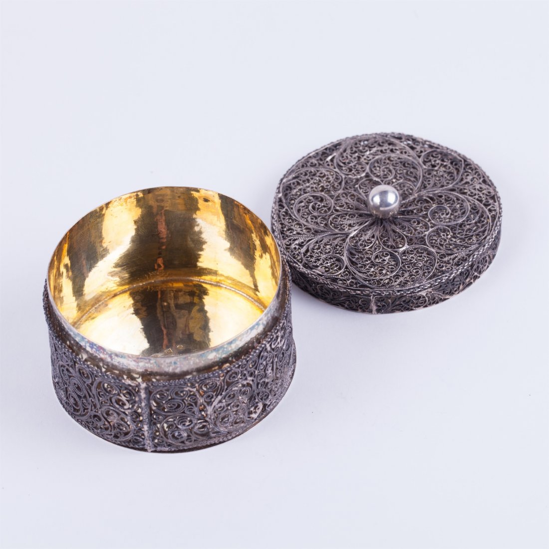 Russian silver filigree box. — image 1