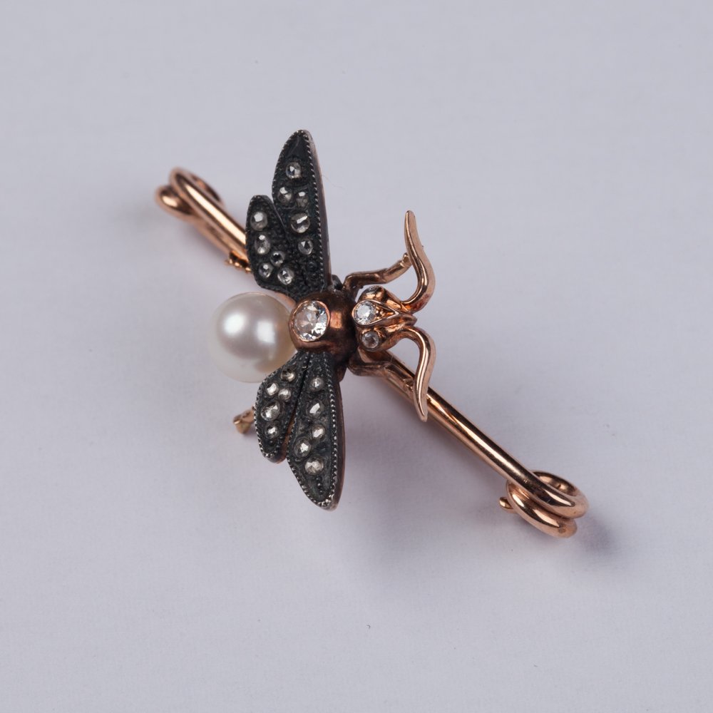 Gold fly brooch. — image 1